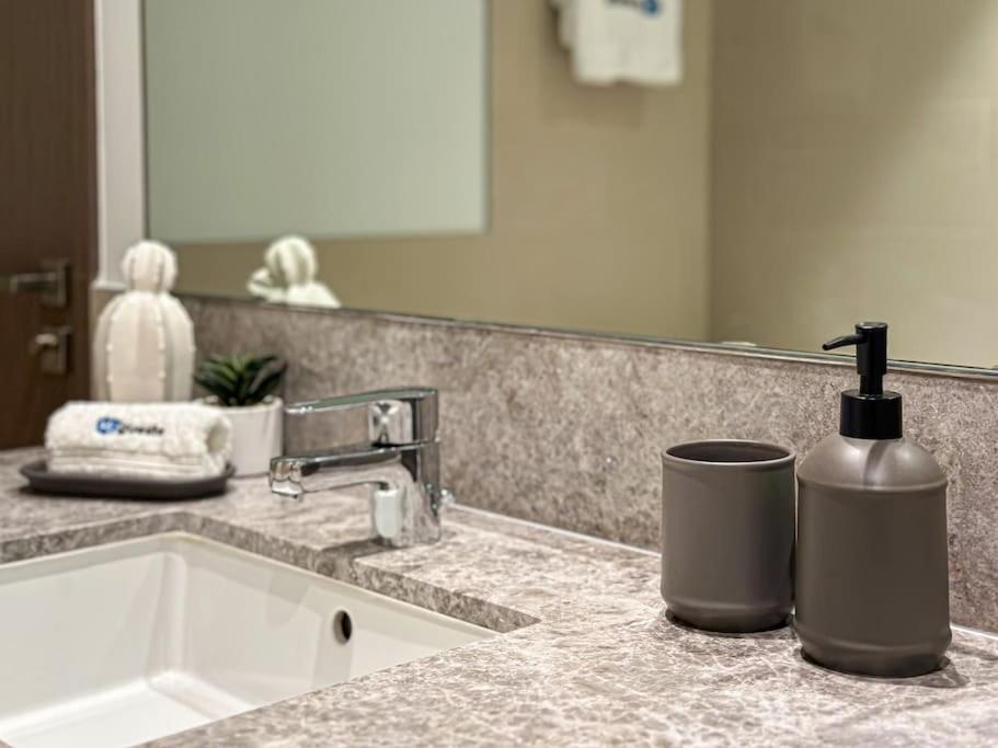 Higuests - Luxury Living One Bedroom In Downtown Apartment